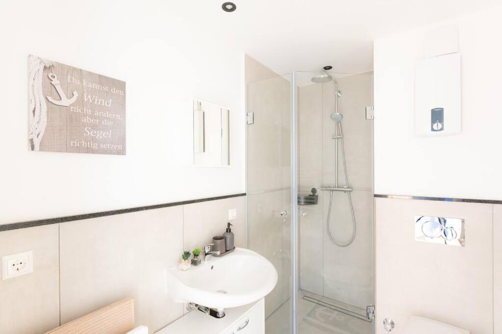 - Sea Apartment Duisburg Center & Parking Spaces & Kingsize Bett - Central Station Hbf - Zewnętrze zdjęcie